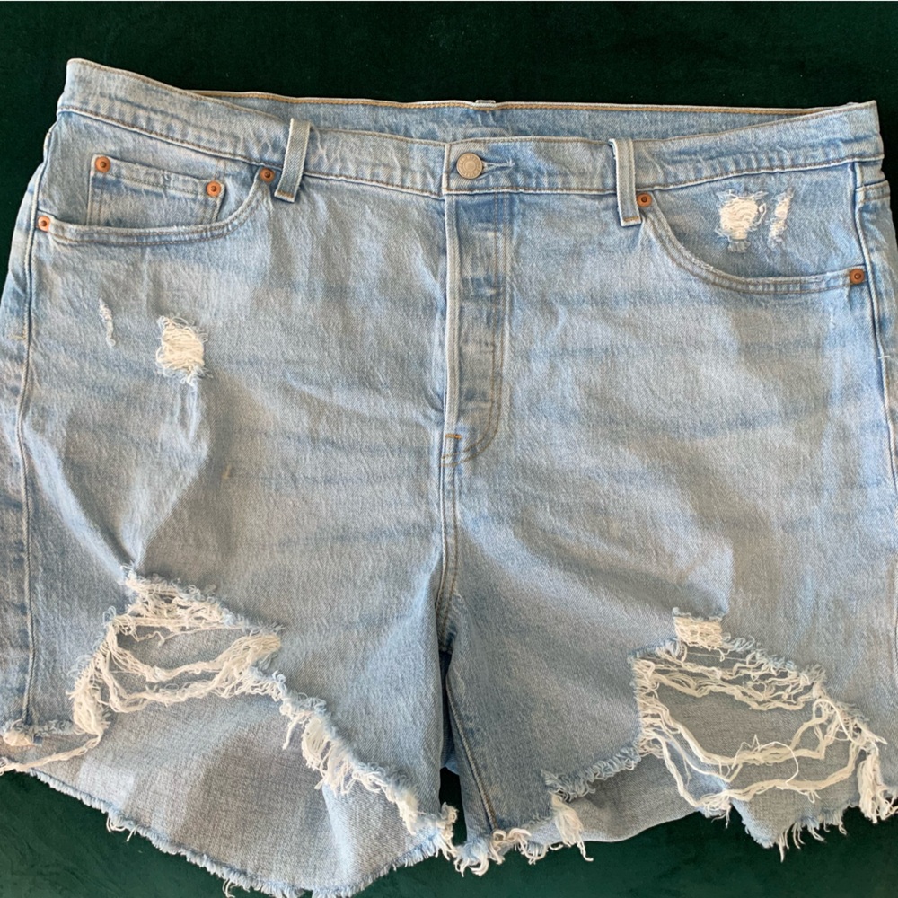 Levi’s 501 Distressed Light Blue Denim Shorts Size 20W